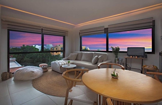 Spectacular 2BR Oceanview Condo w/ Rooftop Pool!