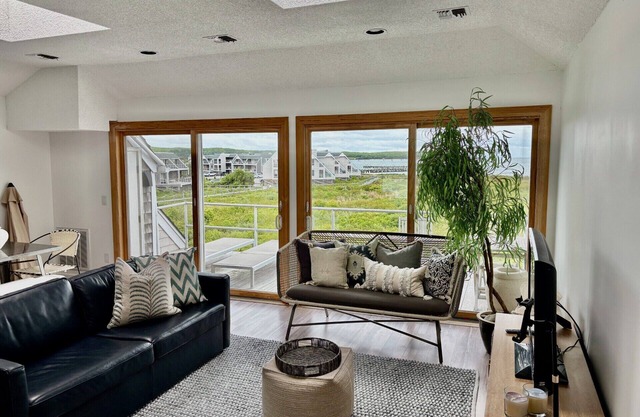 Spectacular 1-bedroom renovated Montauk apartment with amazing views