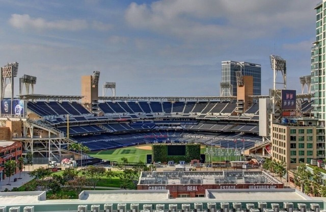 Spectacular 1 bedroom Loft, w/ Amazing Views!