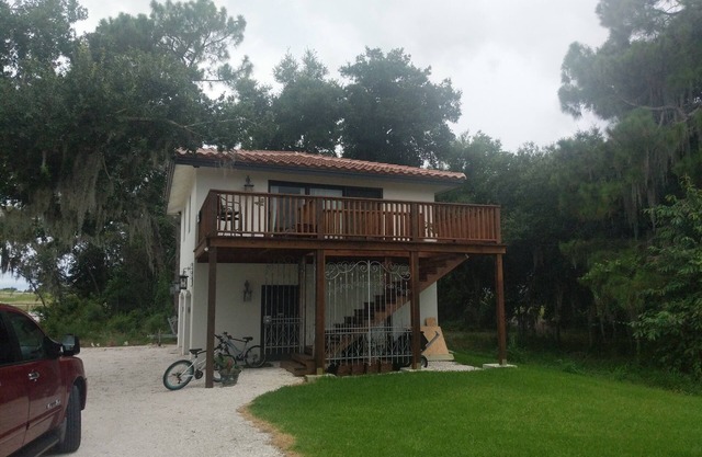 Spectacular 1BR Apartment Overlooking Pristine Lake June