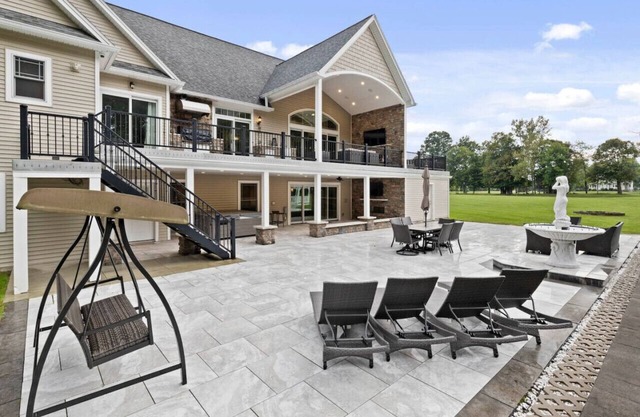 Spectacular 4 Acre Estate!