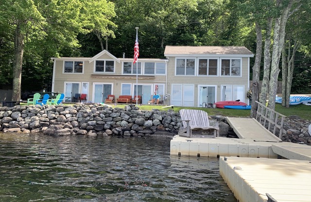 Fabulous 4 BR LakeHouse mit Non-Stop-Blick auf den Megunticook Lake für 10 Personen