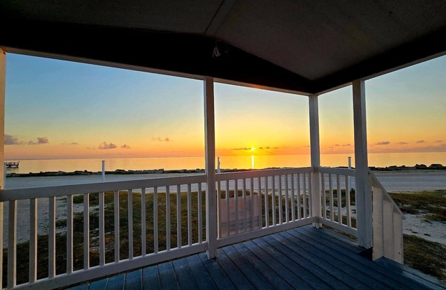 Spectacular bay views with access to Lighted Pier