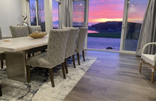 Spectacular Bay View home close to Napa and San Francisco
