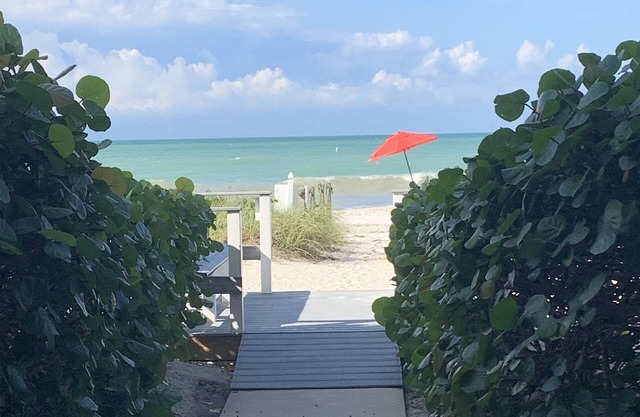 Spectacular Beachfront Luxe Condo, 2 Bedroom + Den!