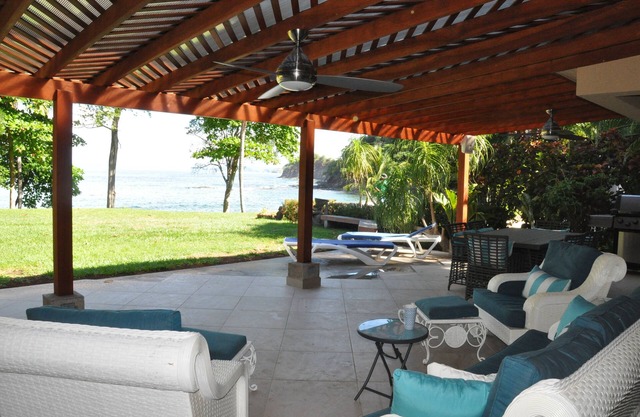 Luxus Beachfront Villa im schönen Bahia Pez Vela Resort - Playas Del Coco