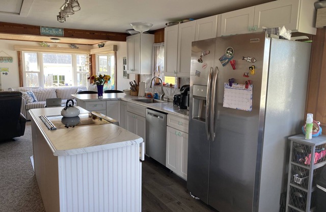 SPECTACULAR BEACH COTTAGE W/ROOF DECK & VIEWS