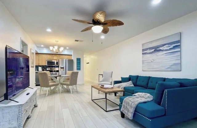 Spectacular Beach Retreat 2 bedroom with Ocean View - 5 minute walk to beach