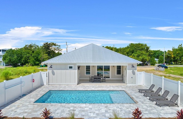 Spectacular Craftsman Home w Perfect Backyard Oasis - POOL & GOLF CART