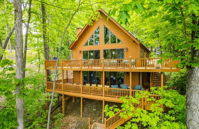 SPECTACULAR CANANDAIGUA LAKE TREE TOP CABIN!