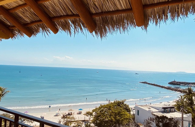 Panoramablick auf Bucht, Inseln, Hafen und Surfspots