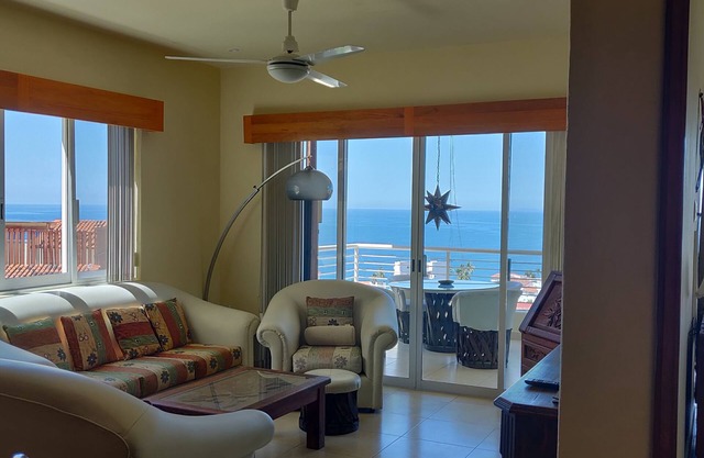 Spectacular Full Bay View close to beaches and local entertainment.