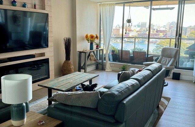 Spectacular Harbour View, James Bay 2 bed 2 bath condo