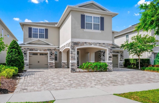 Spectacular Home near Disney with Private Pool, Wet Bar, Movie Theater, Pool Table and Themed Rooms.