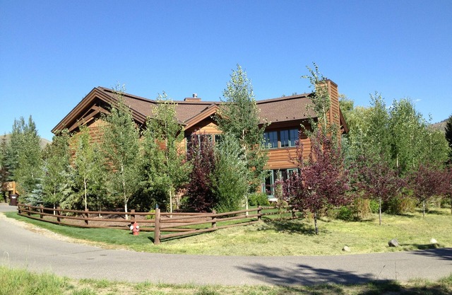 Spektakuläre River Run Family Home w / Baldy Ansichten