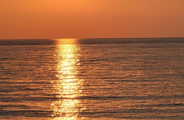 Spectacular Lake Erie Sunsets with beach access