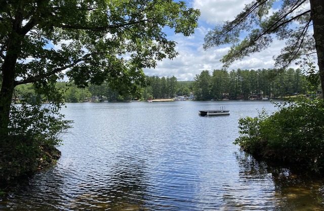 Spectacular LAKEFRONT Chalet - Private Beach, 3br, AC