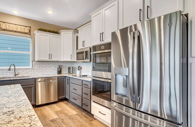 Spectacular Lakeview Home in Branson! Close to Everything-Room for Everyone!!
