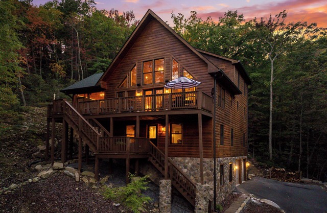 Spectacular Log Cabin Mtn Views Hot Tub Pool Table Theater Room Spa/Sauna