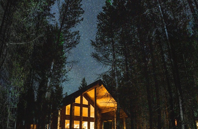 Island Pines - Spektakuläre neue Lodge in der Nähe von Yellowstone auf IP Bills Island