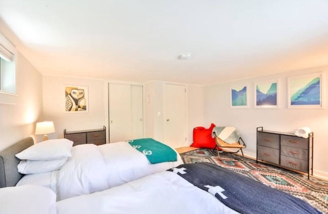 Spectacular Modern Farmhouse - Town, Hike & Swim