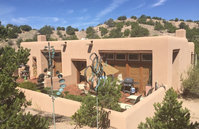 Spectacular Mountain Views, Supreme Tranquility & Privacy in Tesuque!
