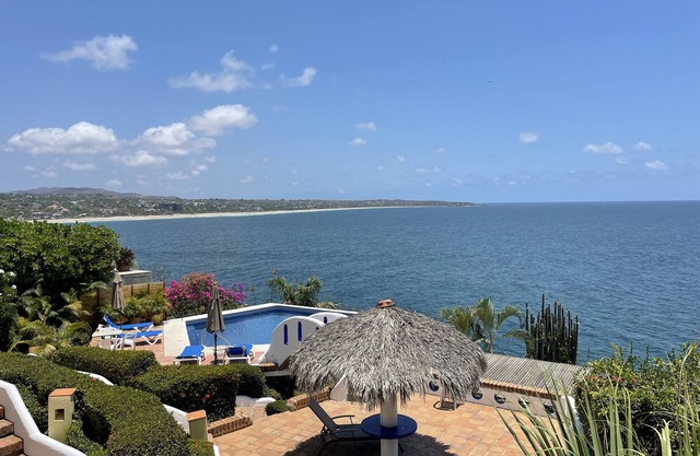 Spectacular Ocean Views! Walk to beaches, restaurants & shops!!