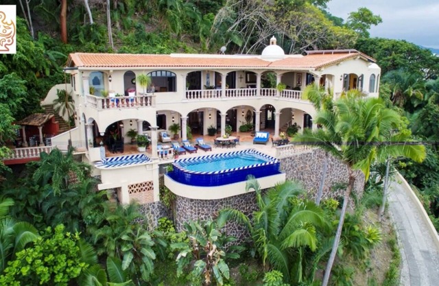 Spectacular Oceanview Hacienda close to town with all the staff included