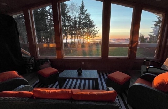 Spectacular Ocean front and spectacular sunsets!
