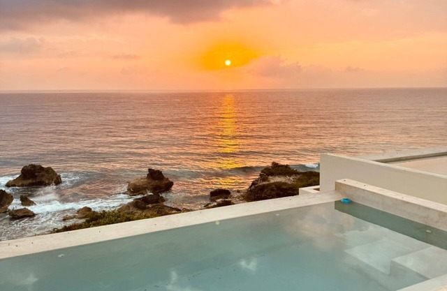 Spectacular Ocean Front Townhouse 6 Beadrooms Kitchen Dining Room Tv Room Pool