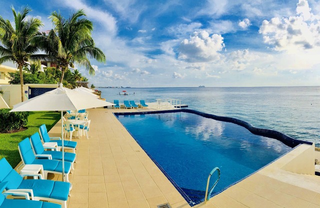 Ultimate Renovated 3BR / 3BA Eigentumswohnung am Meer, Miramar 302