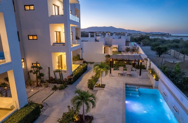 Spectacular penthouse with pool close to the beach