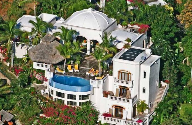 Spectacular, Private Beach, Chef included