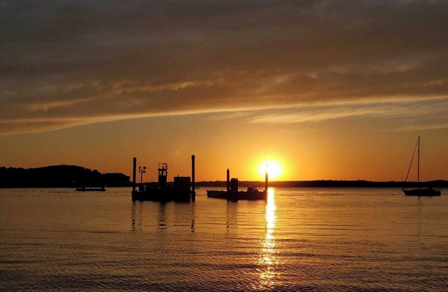 SPECTACULAR RIVERFRONT MARINA APARTMENT 2-BR, 2-Bath in the village of Clayton