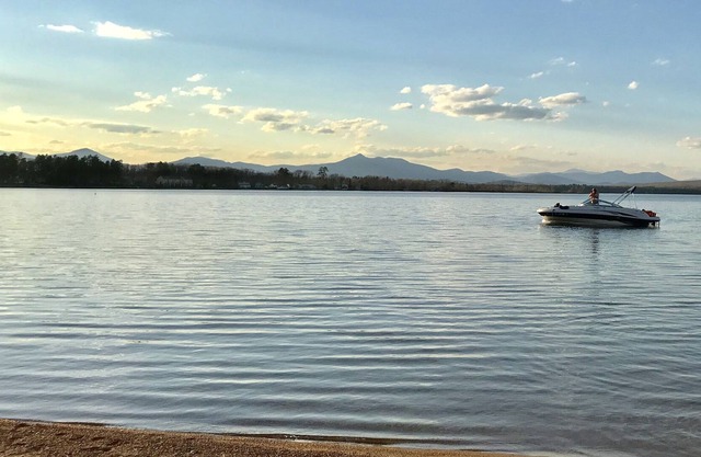 Spectacular setting, majestic mountains, sandy waterfront& dock on Ossipee Lake