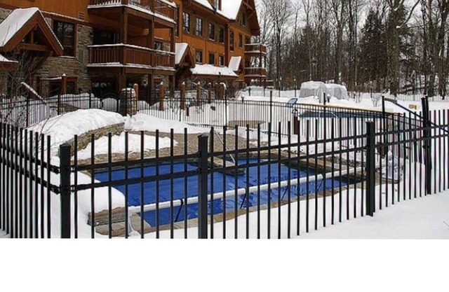 SPECTACULAR SKI IN - SKI OUT Golf Hiking Biking Casino Chalet in Mont Tremblant