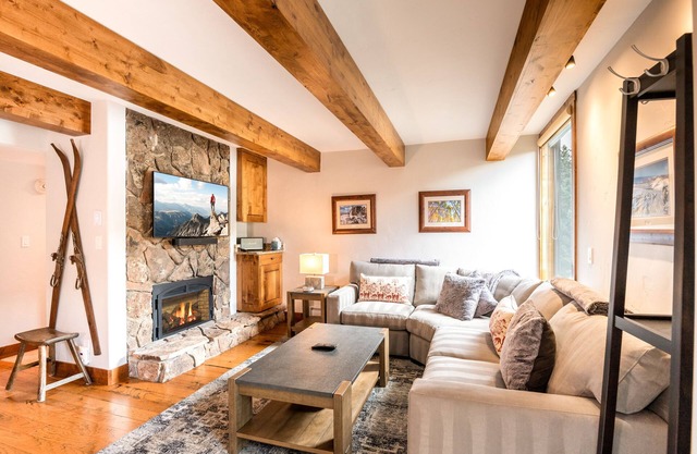 Spectacular Slope Views & Location! Walk to Village & Gondola, Pool and Hot Tub