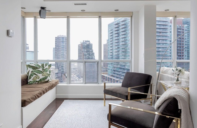 Spectacular Terrace - City/Lake View - 5 mins from major attractions