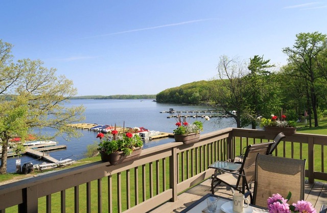 Spectactular View Luxury Lakefront Ferienhaus am See Wallenpaupack