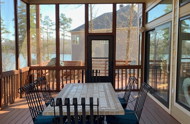 Lake House on Lanier, Schlafmöglichkeiten für 4.