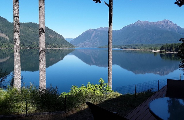 Spectacular Views from every room Right on the Lake with Dock & Kayaks