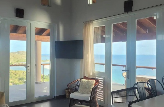 Spectacular Villa Vista Melones Second Floor