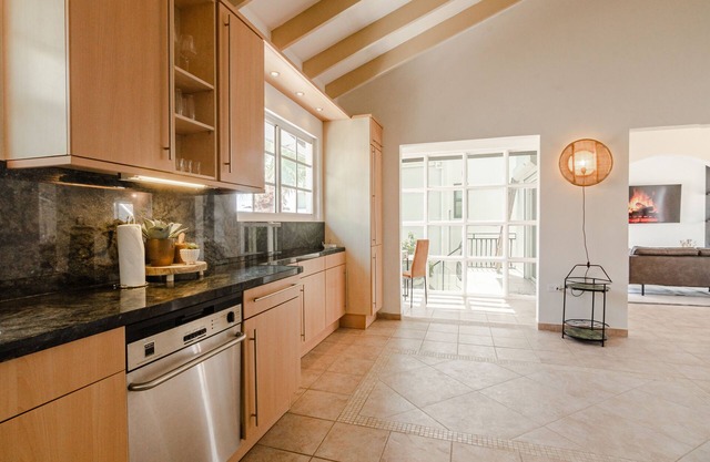 Spectacular Villa with Private Pool & Garden , Close to Eagle Beach