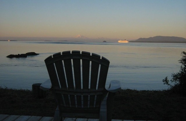 Spectacular Waterfront Retreat On South Pender Island - Low Bank Beachfront