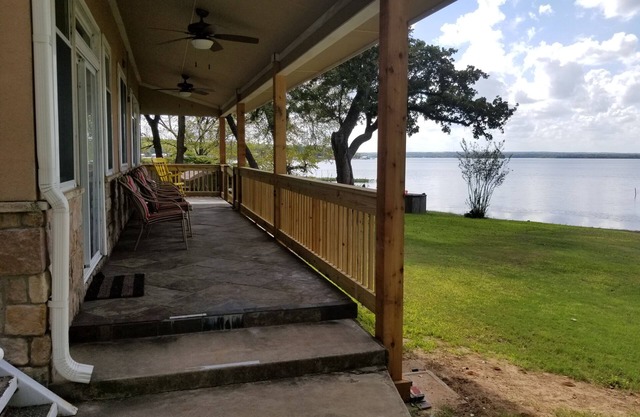 Spektakuläre Waterfront Lake House 8 Meilen nordwestlich von Downtown Fort Worth!