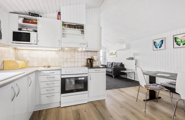 Spend a relaxing holiday in this holiday home on Ho Bay.