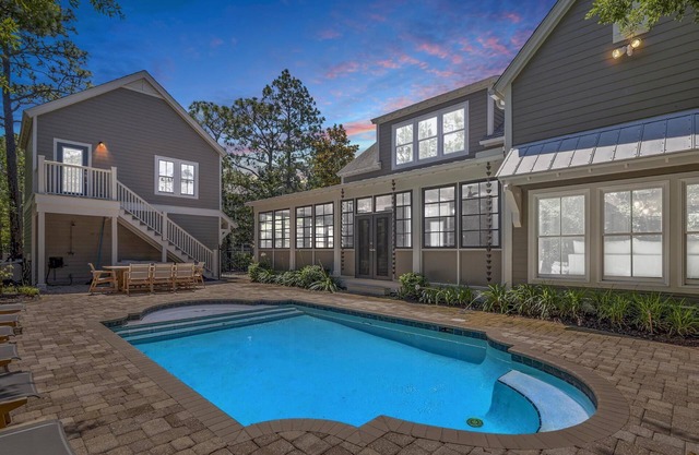 Spend Summer by the Beach! In the Heart of Seagrove Beach! Private Pool! 5 Adult Bikes!