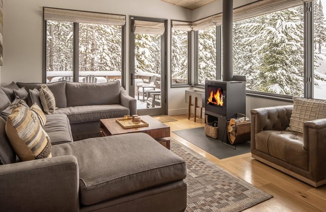 Spend Summer in Big Sky! 2 Bedroom, Plus Bonus Room, Ski-in/Ski-out Cabin