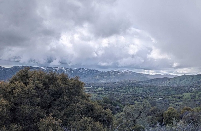 Spend Thanksgiving in Peace on 48 acres! Gateway to Yosemite! 7 Minutes to town.