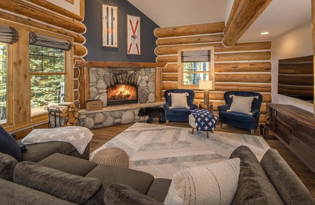 Spend the Holidays in Big Sky! Ski-in, Ski-out Mountain Cabin with Hot Tub!